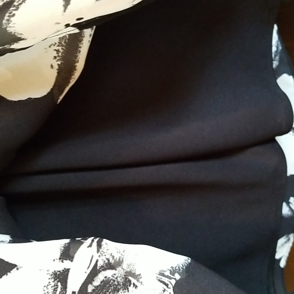 J HOWARD | Black and White Floral Print Dress - Picture 3 of 5